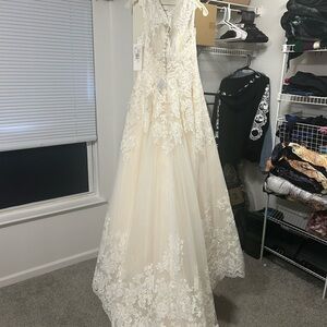 Elegant Lace Wedding Dress